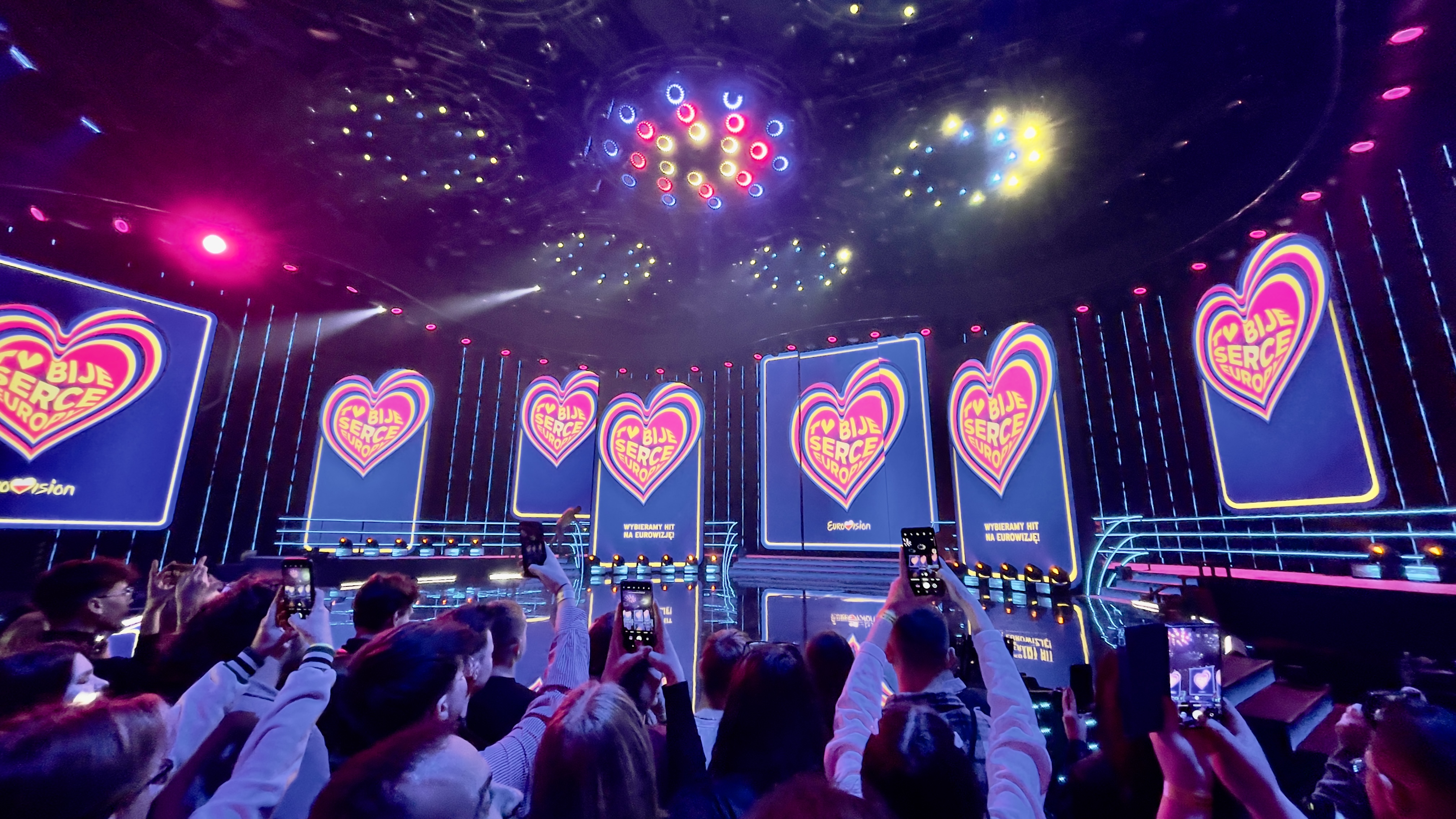 Eurowizja 2023: Polska poza konkursem? Tak sądzi połowa ankietowanych • Sprawdzamy wyniki ankiety po preselekcjach: zaufanie do jurorów, ocena realizacji show, oskarżenia w stronę "Solo", szanse Blanki w Liverpoolu i wsparcie fanów