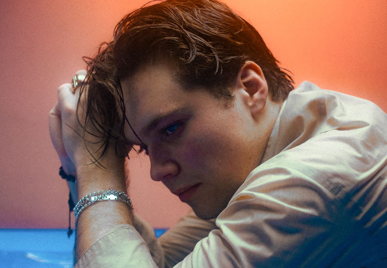 Polskie preselekcje: Teo dodany do stawki finału konkursu – jak tłumaczy to Telewizja Polska? • Obawy fanów, negatywne komentarze, chaos – czy było to potrzebne? • Głosowanie w plebiscycie „Nasz Faworyt PL 25” trwa!